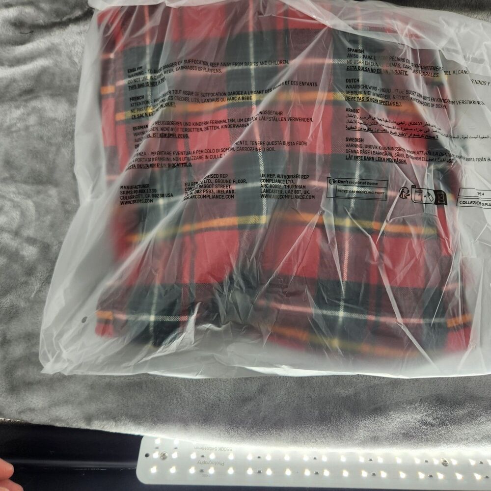 NWT SKIMS‎ Medium Brick Red Holiday Plaid Flannel Pajama Set NWT - Picture 2 of 16